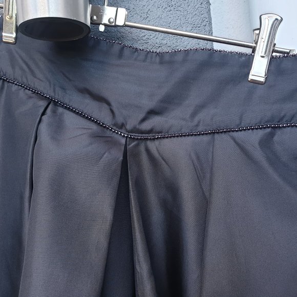 Corset and full length skirt - Picture 10 of 10